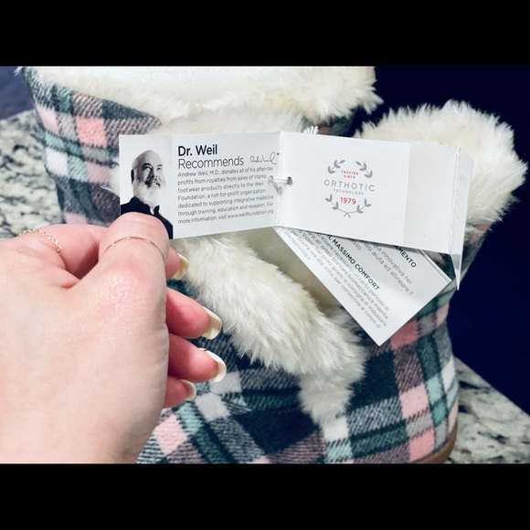 Vionic Slippers - Picture 8 of 11